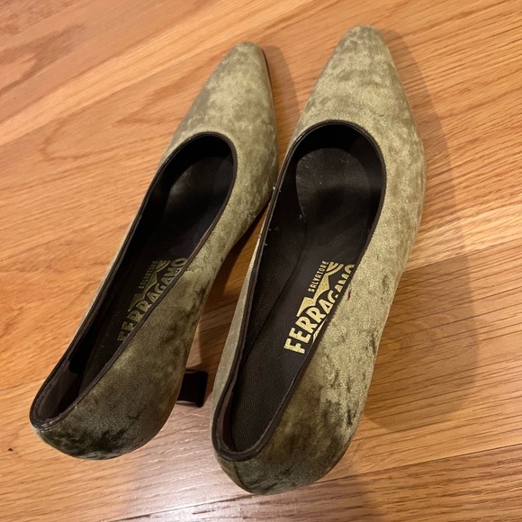 Vintage velvet ferragamo shoes! - Picture 6 of 7